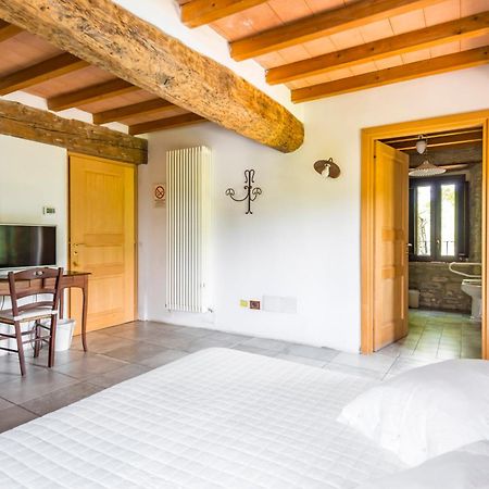 Agriturismo Il Salice Tizzano Val Parma Luaran gambar