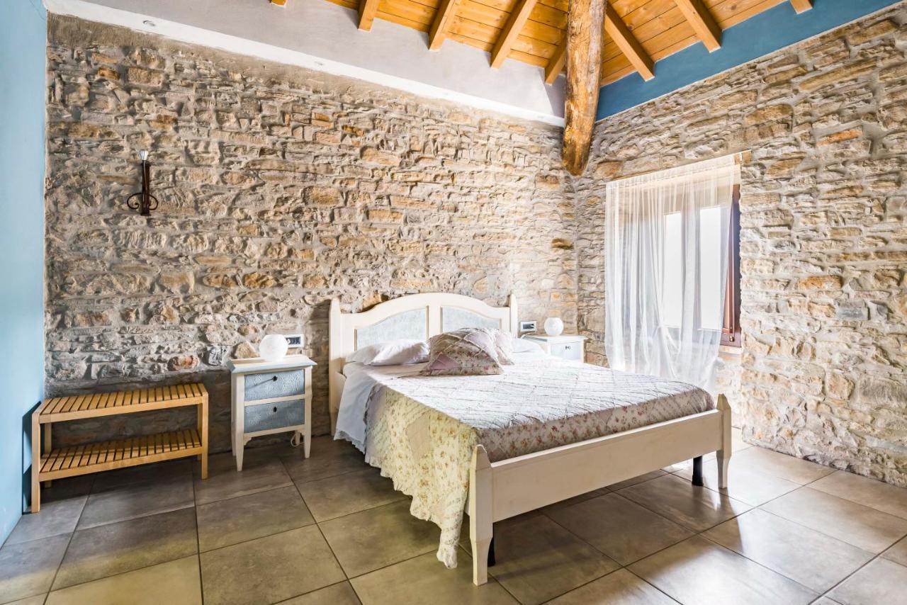 Agriturismo Il Salice Tizzano Val Parma Luaran gambar