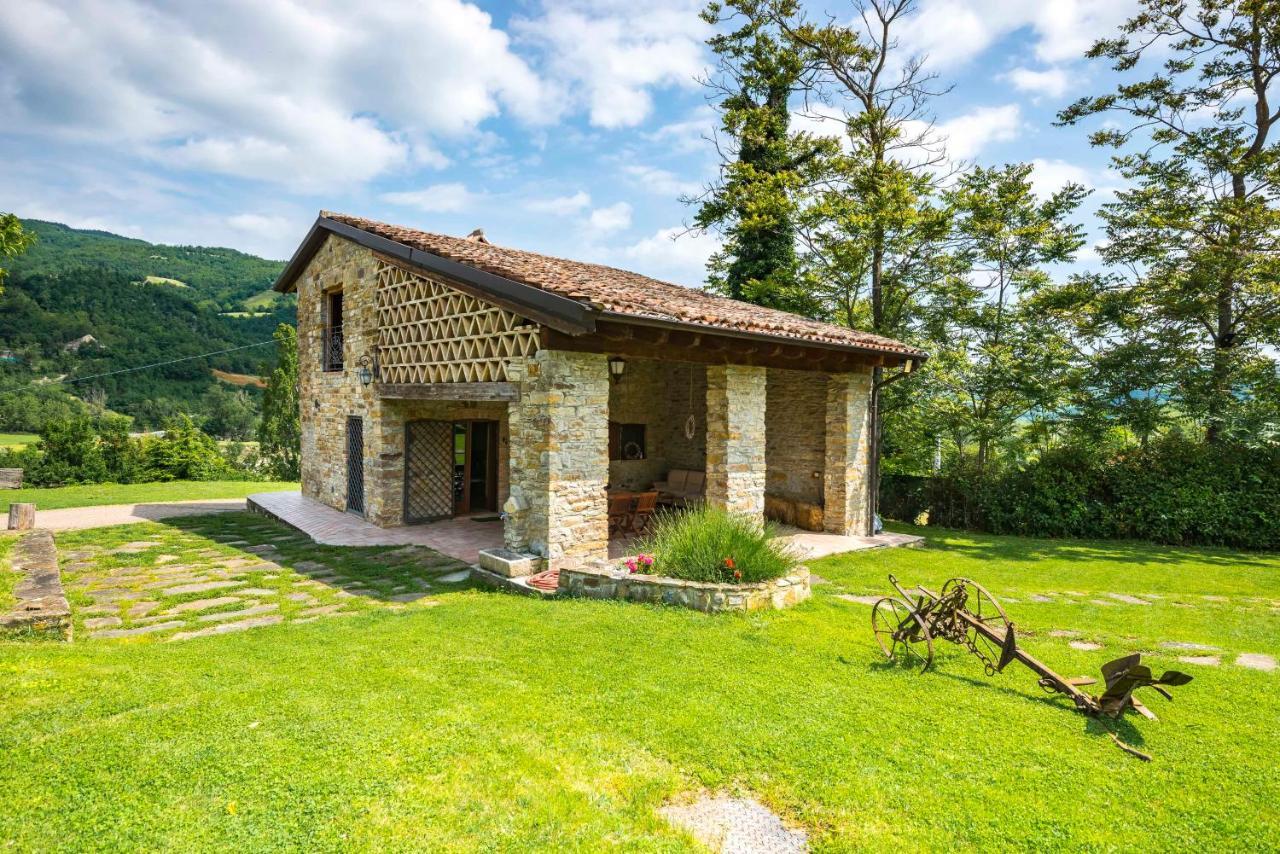 Agriturismo Il Salice Tizzano Val Parma Luaran gambar