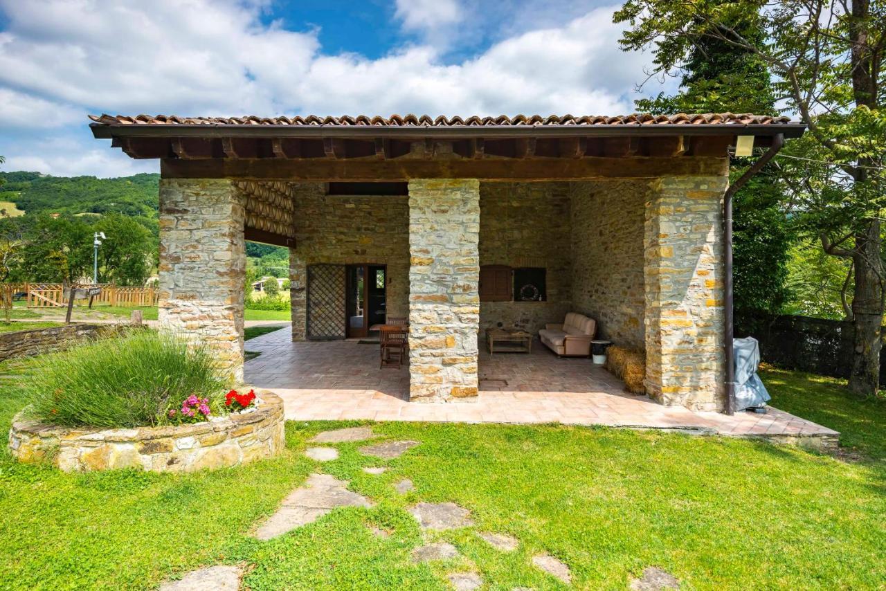 Agriturismo Il Salice Tizzano Val Parma Luaran gambar