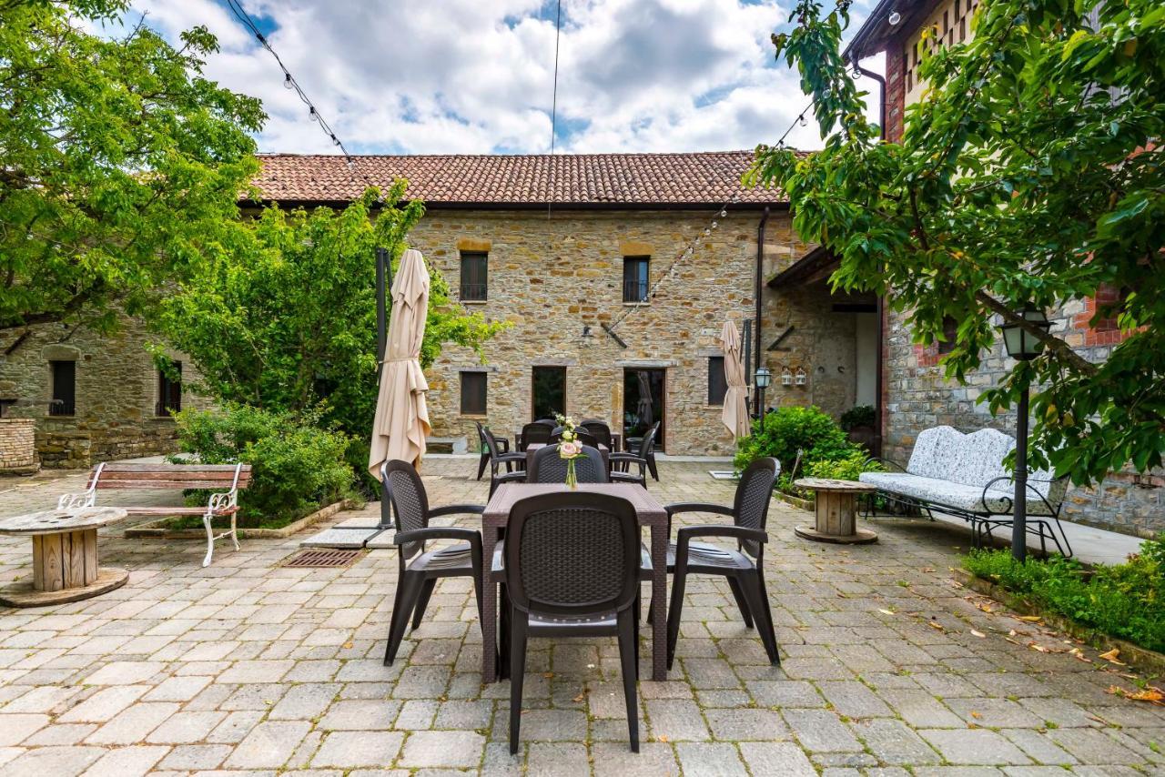 Agriturismo Il Salice Tizzano Val Parma Luaran gambar