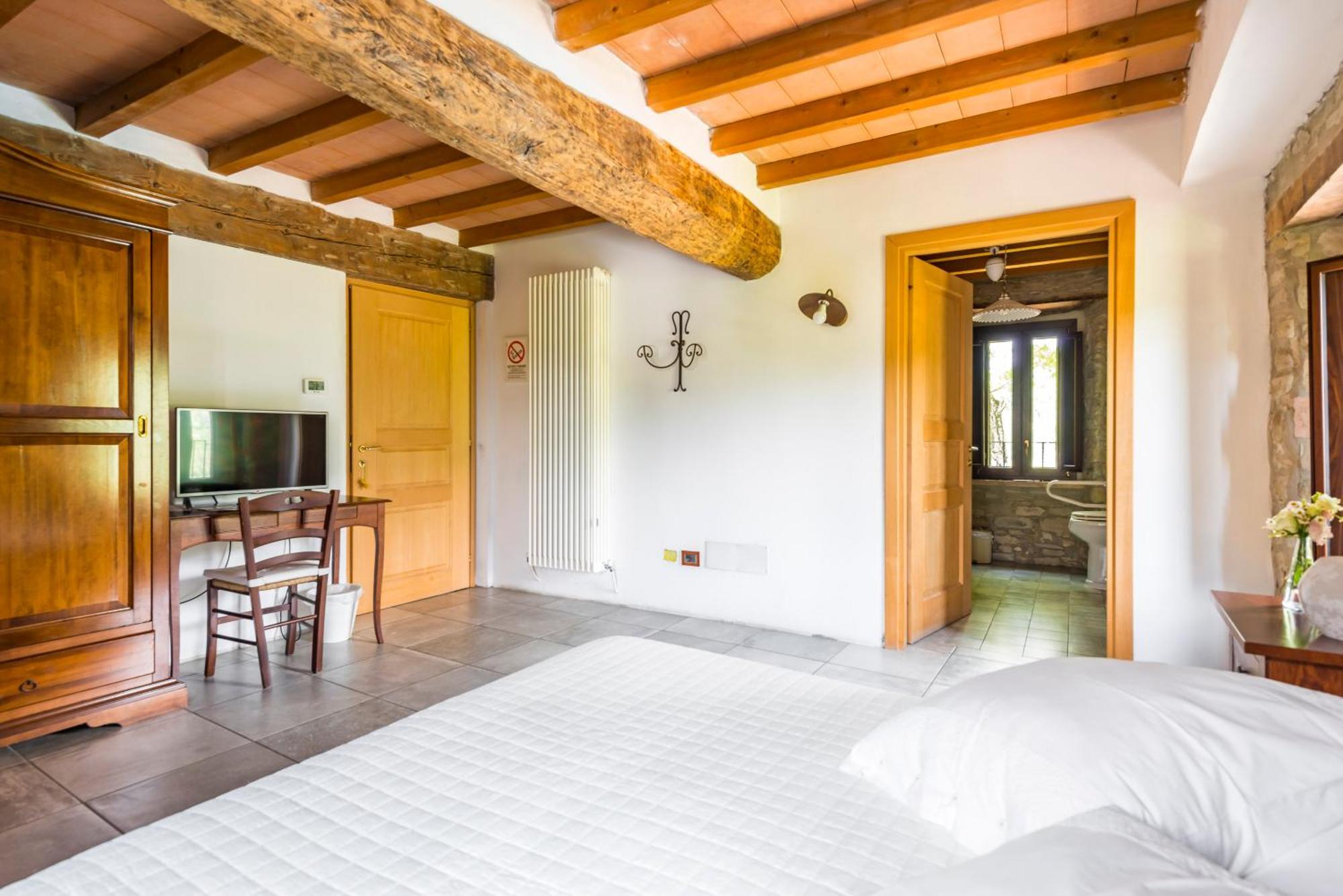 Agriturismo Il Salice Tizzano Val Parma Luaran gambar