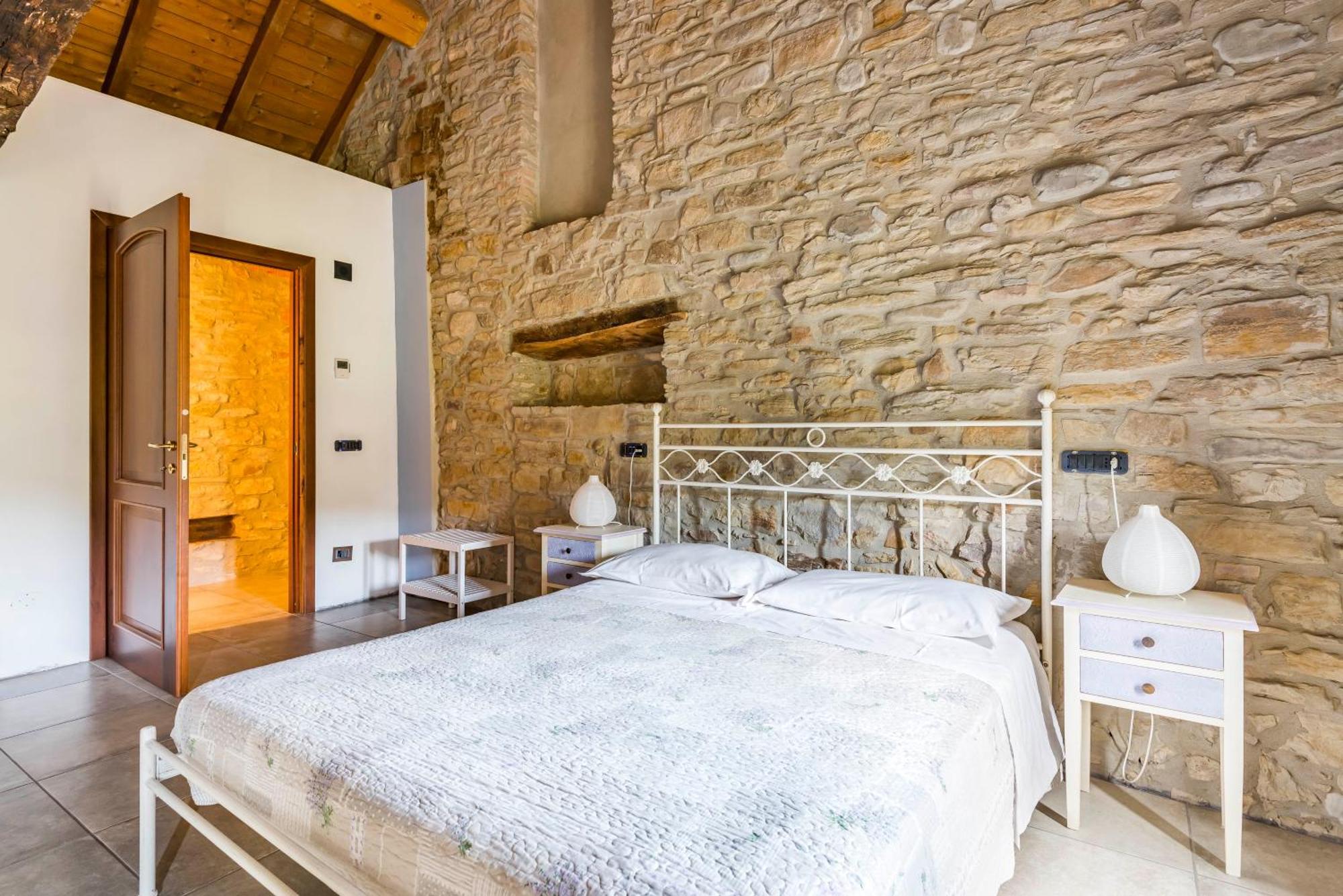 Agriturismo Il Salice Tizzano Val Parma Luaran gambar